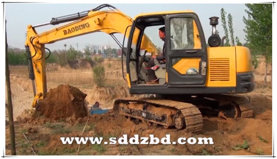 山东宝鼎挖掘机厂家小型挖掘机械产品