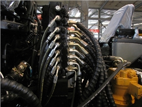 小型挖掘机主阀系统