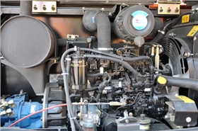 消息挖掘机发动机舱