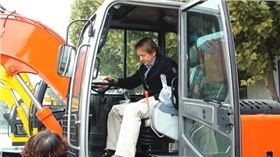 宝鼎小型挖掘机械