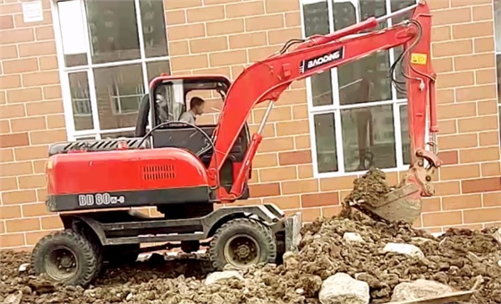 80轮式挖掘机 80轮式挖掘机