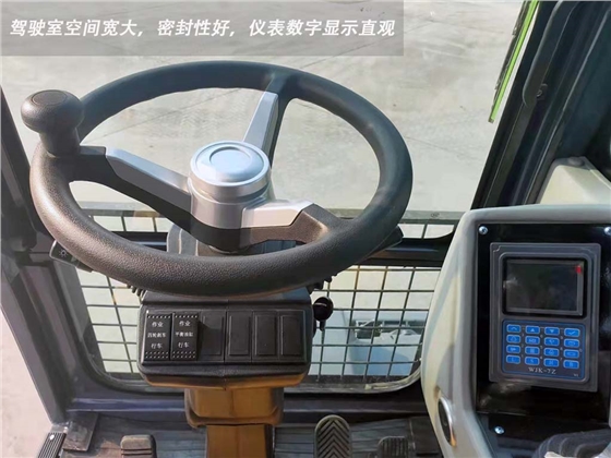 豪华驾驶室 豪华驾驶室