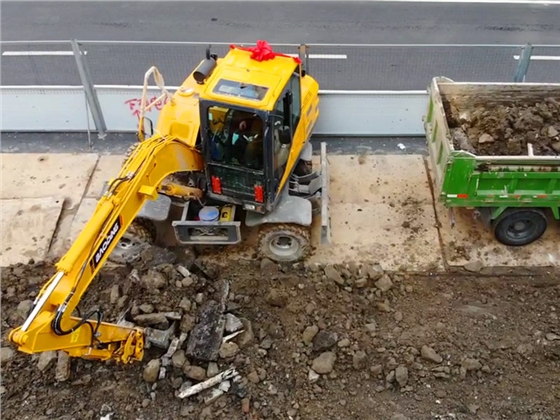 宝鼎轮胎式挖掘机 宝鼎轮胎式挖掘机