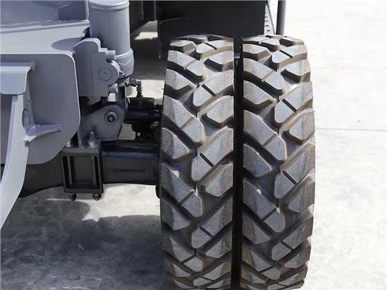 轮式挖掘机 轮式挖掘机