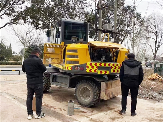 轮式挖掘机.png 轮式挖掘机.png