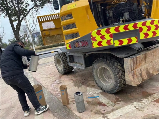 轮式抓木机.png 轮式抓木机.png