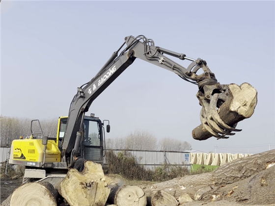 抓木头.jpg 抓木头.jpg