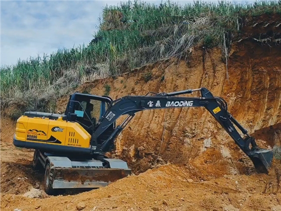 轮式挖掘机.jpg 轮式挖掘机.jpg