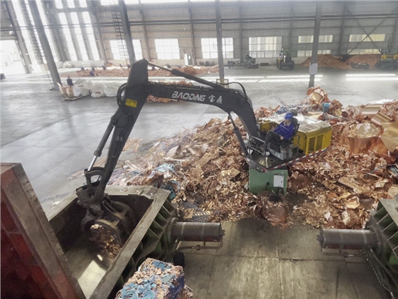 抓铝.jpg 抓铝.jpg