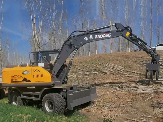 宝鼎110抓木机.jpg 宝鼎110抓木机.jpg