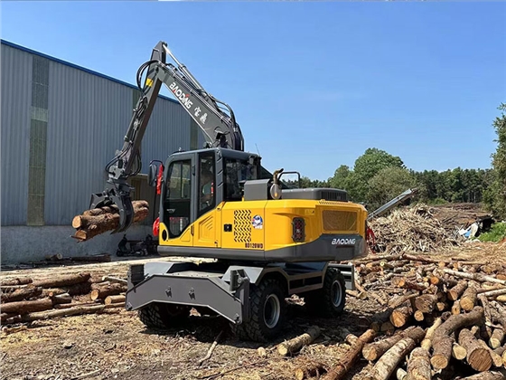 宝鼎120抓木机.jpg 宝鼎120抓木机.jpg