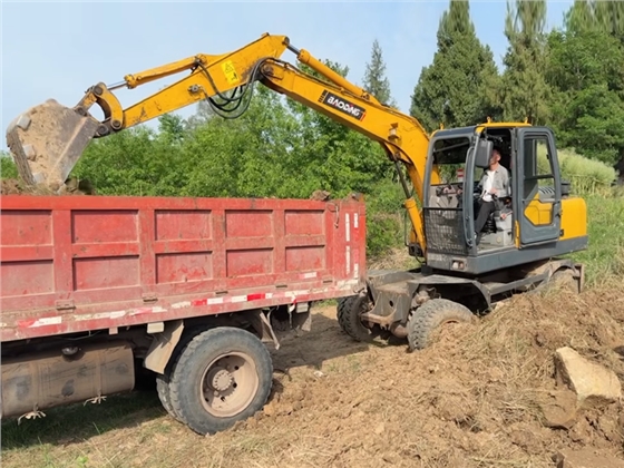 宝鼎80轮式挖掘机.png 宝鼎80轮式挖掘机.png