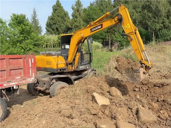 宝鼎80挖掘机.png 宝鼎80挖掘机.png