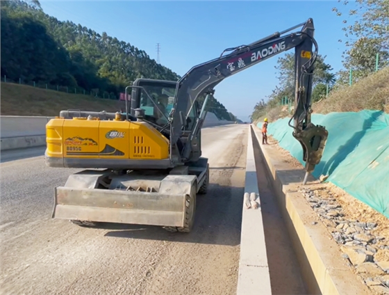 宝鼎BD95G轮式挖掘机