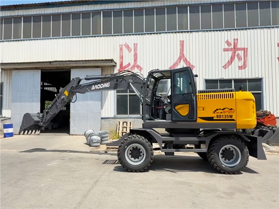 宝鼎BD135轮式挖掘机