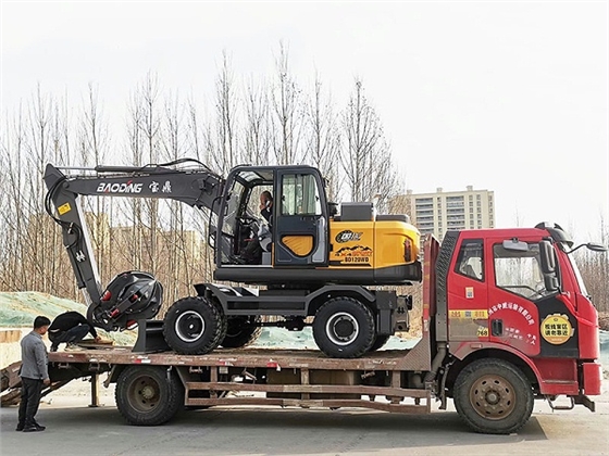 宝鼎BD120WD梅花抓抓木机.jpg 宝鼎BD120WD梅花抓抓木机.jpg