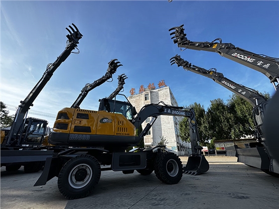 宝鼎挖掘机.jpg 宝鼎挖掘机.jpg