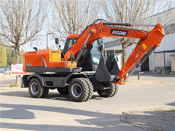 宝鼎BD150轮式挖掘机.jpg 宝鼎BD150轮式挖掘机.jpg