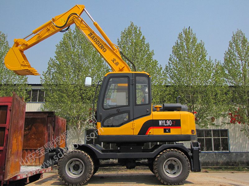 山东宝鼎轮式90挖掘机发车图