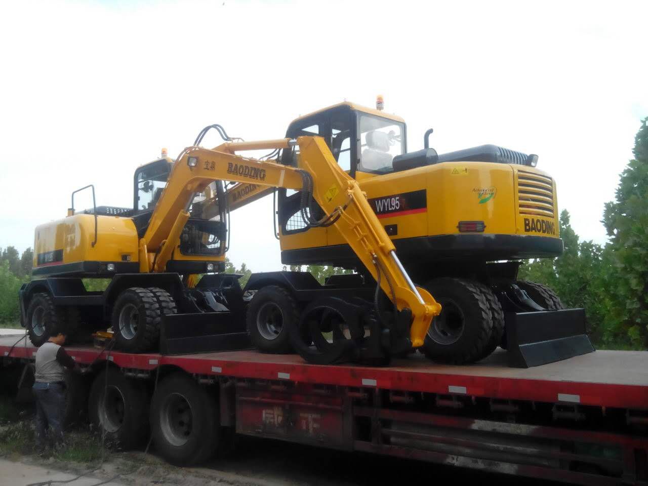 宝鼎液压机械有限公司发车图.jpg 宝鼎液压机械有限公司发车图.jpg