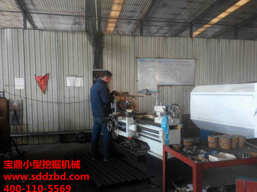 宝鼎小型挖掘机械