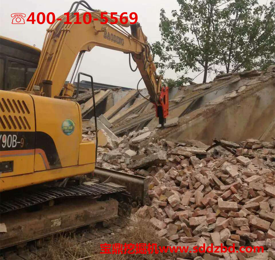 宝鼎挖掘机工作中.jpg 宝鼎挖掘机工作中.jpg