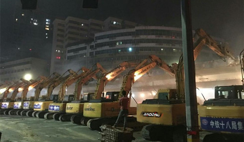 宝鼎小型挖掘机工作状态 宝鼎小型挖掘机工作状态