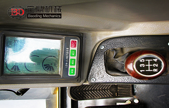 宝鼎95轮式挖掘机 宝鼎95轮式挖掘机