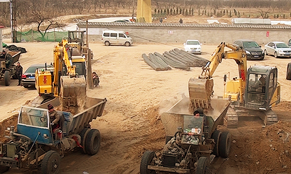 挖掘机甩土方操作