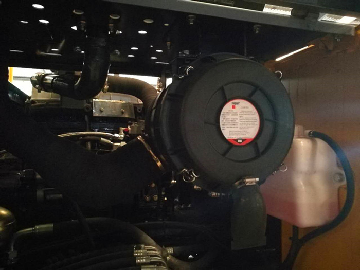 宝鼎新款抓木机空滤系统