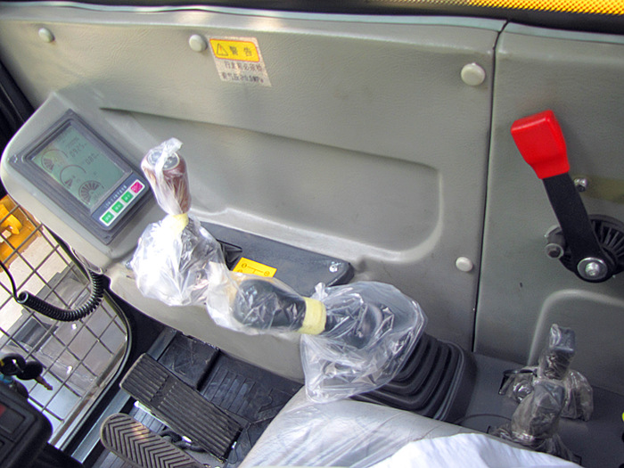 新款抓木机仪表操作系统