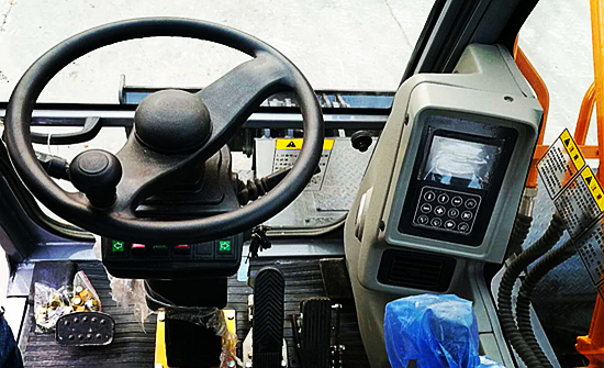 宝鼎新款抓木机驾驶室布局 宝鼎新款抓木机驾驶室布局