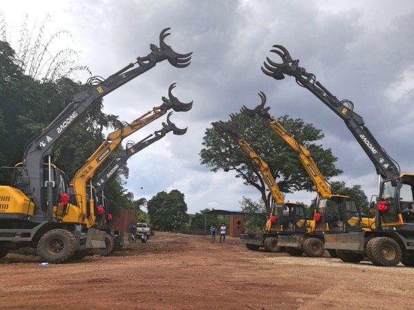 广西榨季宝鼎抓木机已经做好开榨准备 广西榨季宝鼎抓木机已经做好开榨准备