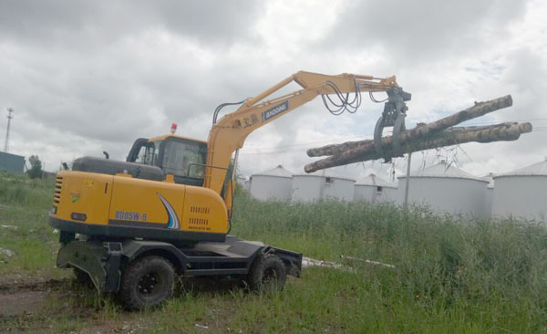 宝鼎抓木机.jpg 宝鼎抓木机.jpg