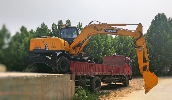 轮式挖掘机配置.jpg 轮式挖掘机配置.jpg