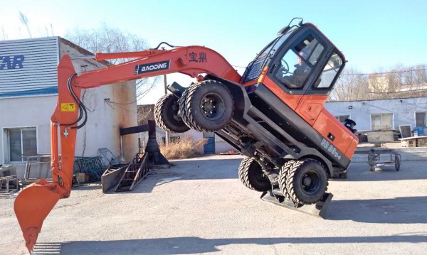 轮式挖掘机 轮式挖掘机