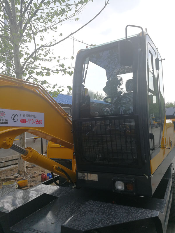 轮式抓木机宝鼎品牌.jpg 轮式抓木机宝鼎品牌.jpg