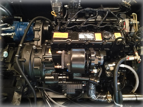 宝鼎新款轮式抓木机发动机.jpg 宝鼎新款轮式抓木机发动机.jpg