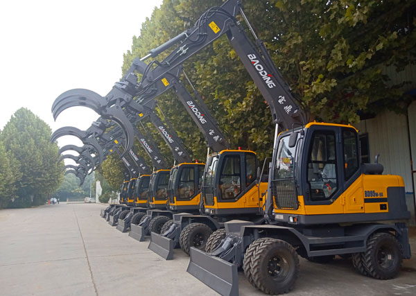 宝鼎轮式挖掘机抓木机.jpg 宝鼎轮式挖掘机抓木机.jpg