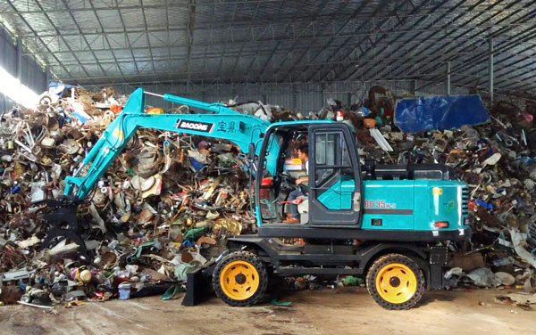 宝鼎抓钢机抓铁机.jpg 宝鼎抓钢机抓铁机.jpg