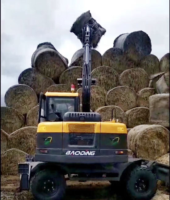 多功能轮式挖掘机.jpg 多功能轮式挖掘机.jpg