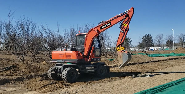 宝鼎80轮式挖掘机.jpg 宝鼎80轮式挖掘机.jpg