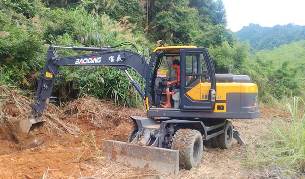 轮式挖掘机95车型.jpg 轮式挖掘机95车型.jpg