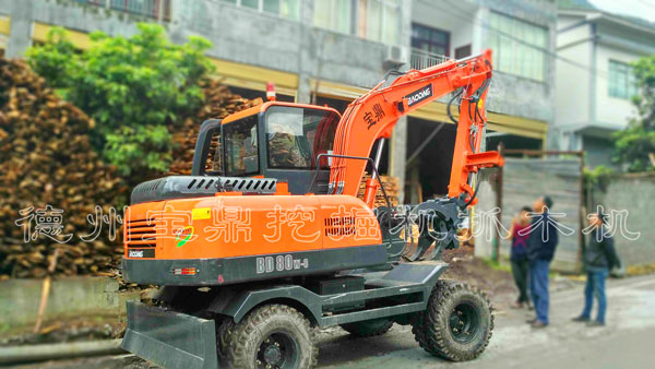 小型抓木机.jpg 小型抓木机.jpg