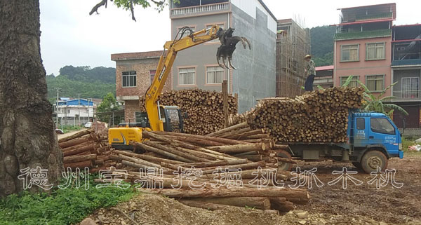 宝鼎轮式挖掘机抓木机.jpg 宝鼎轮式挖掘机抓木机.jpg
