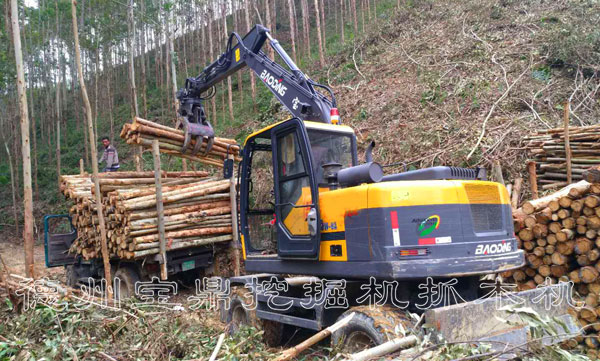 轮式抓木机山区做工.jpg 轮式抓木机山区做工.jpg
