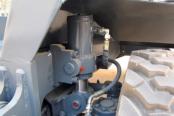 轮式挖掘机平衡系统 轮式挖掘机平衡系统