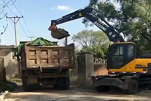 宝鼎轮式挖掘机工作案例