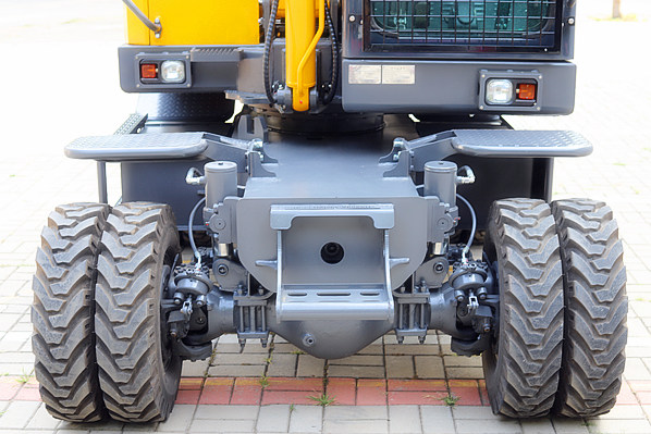 轮式挖掘机下盘