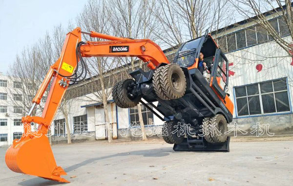 宝鼎轮式挖掘机.jpg 宝鼎轮式挖掘机.jpg